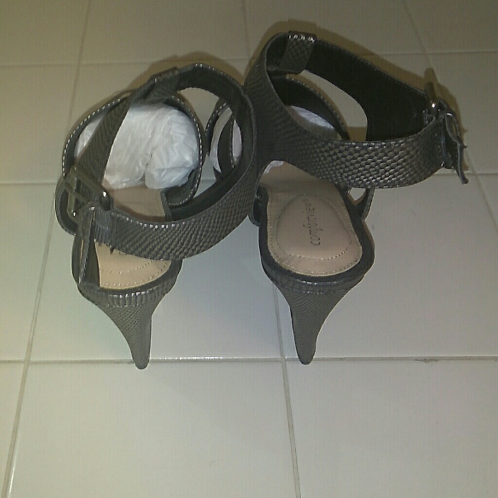 Shoes - Picture 4 of 4